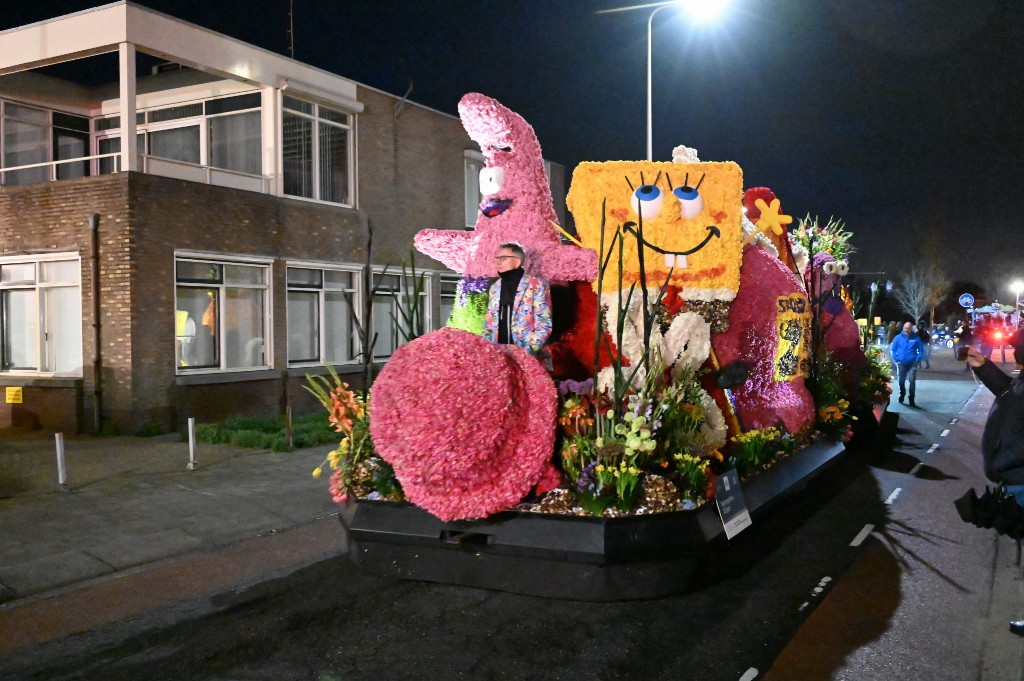 ../Images/Verlicht bloemencorso 2024 141.jpg